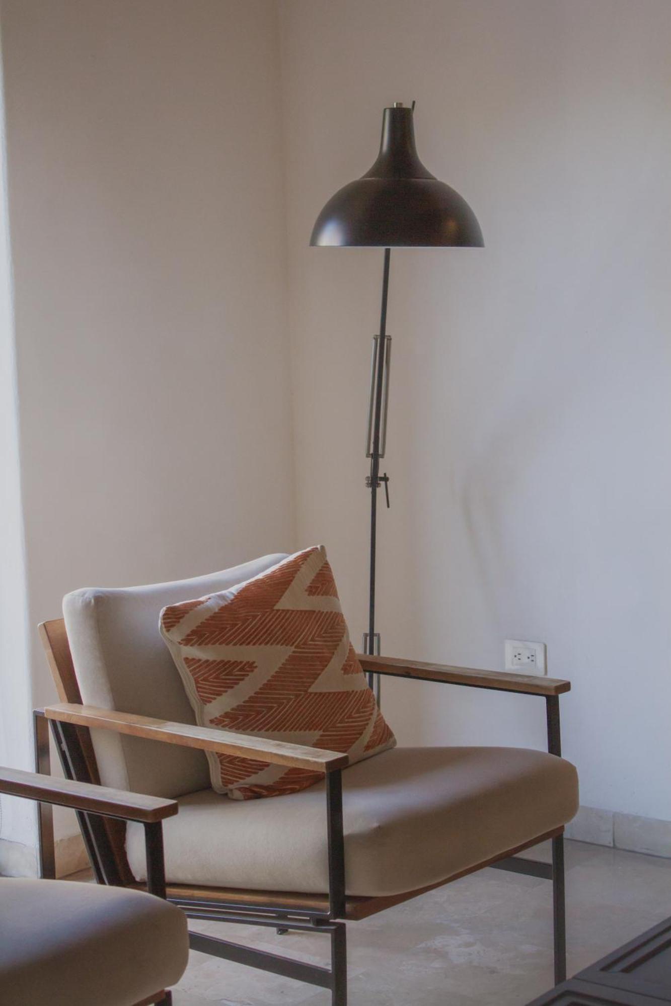Hotel Catedral La Paz Exteriör bild A floor lamp