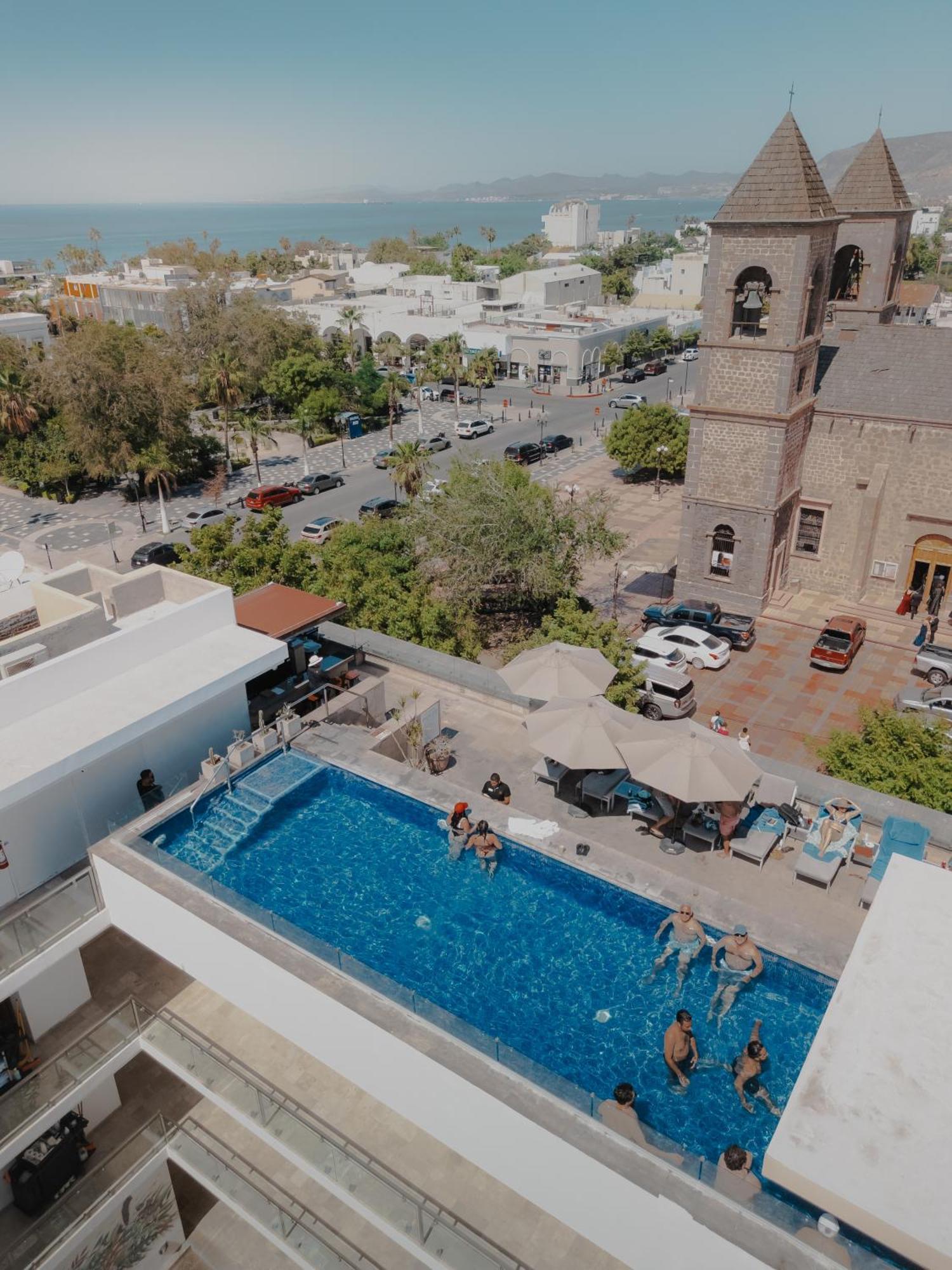 Hotel Catedral La Paz Exteriör bild Aerial view of the rooftop pool at the Hotel Indigo, Perth