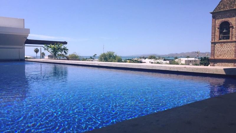 Hotel Catedral La Paz Exteriör bild Infinity pool at the hotel