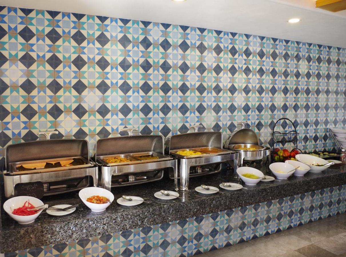 Hotel Catedral La Paz Exteriör bild A buffet at a hotel